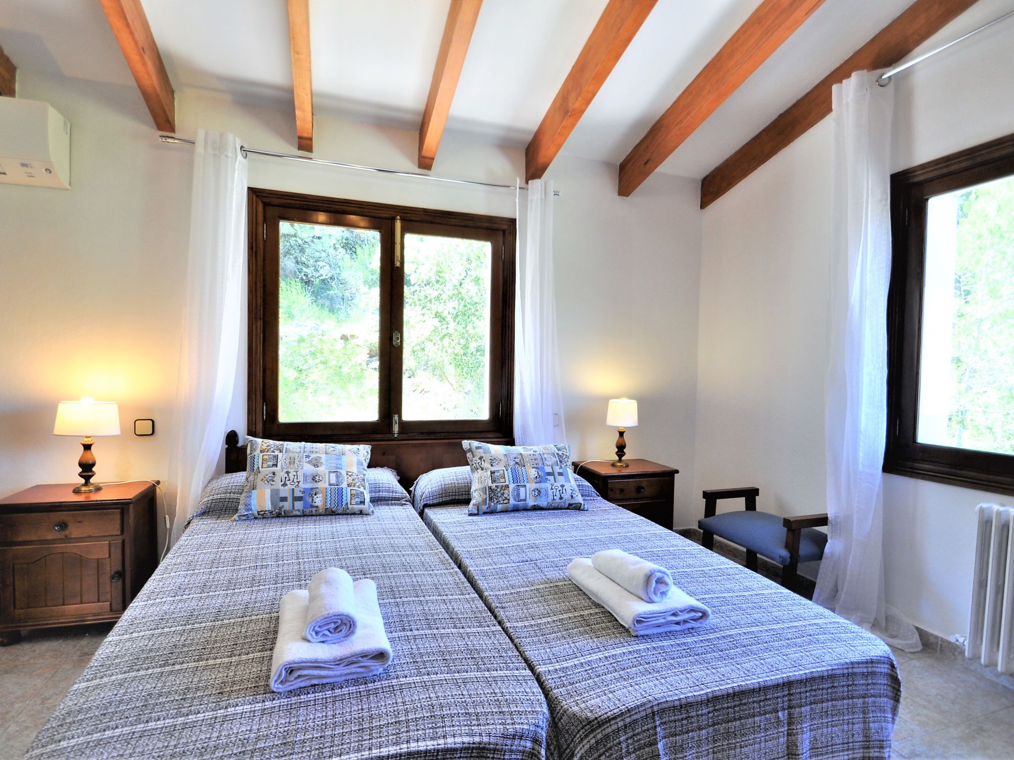 Villa con piscina privada, wifi, aire acondicionado y vistas a montaña ideal pa - Drinnen