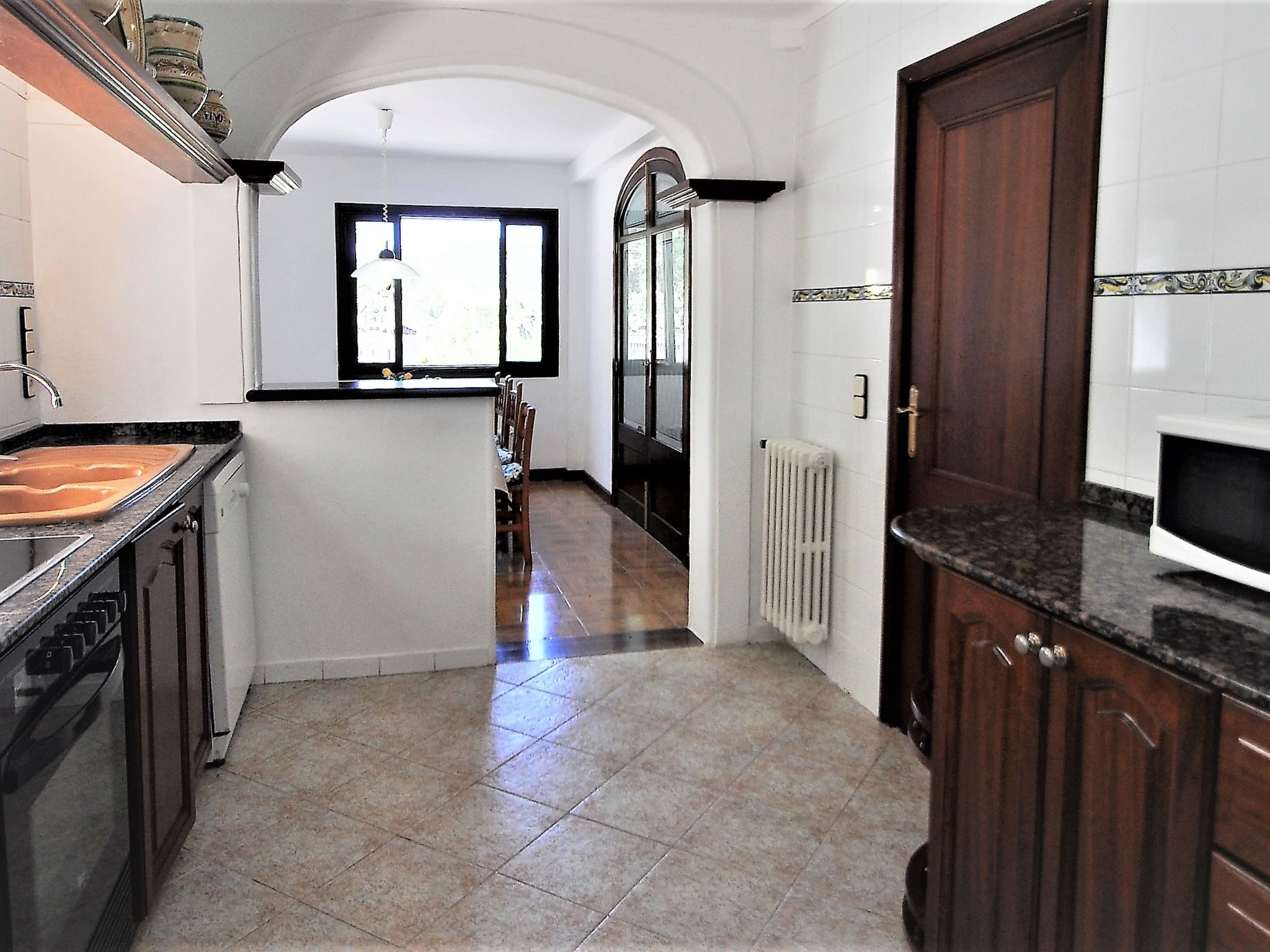 Maison Villa con piscina privada, wifi, aire acondicionado y vistas a montaña ideal pa – Cuisine et coin repas, photo 19 sur 56