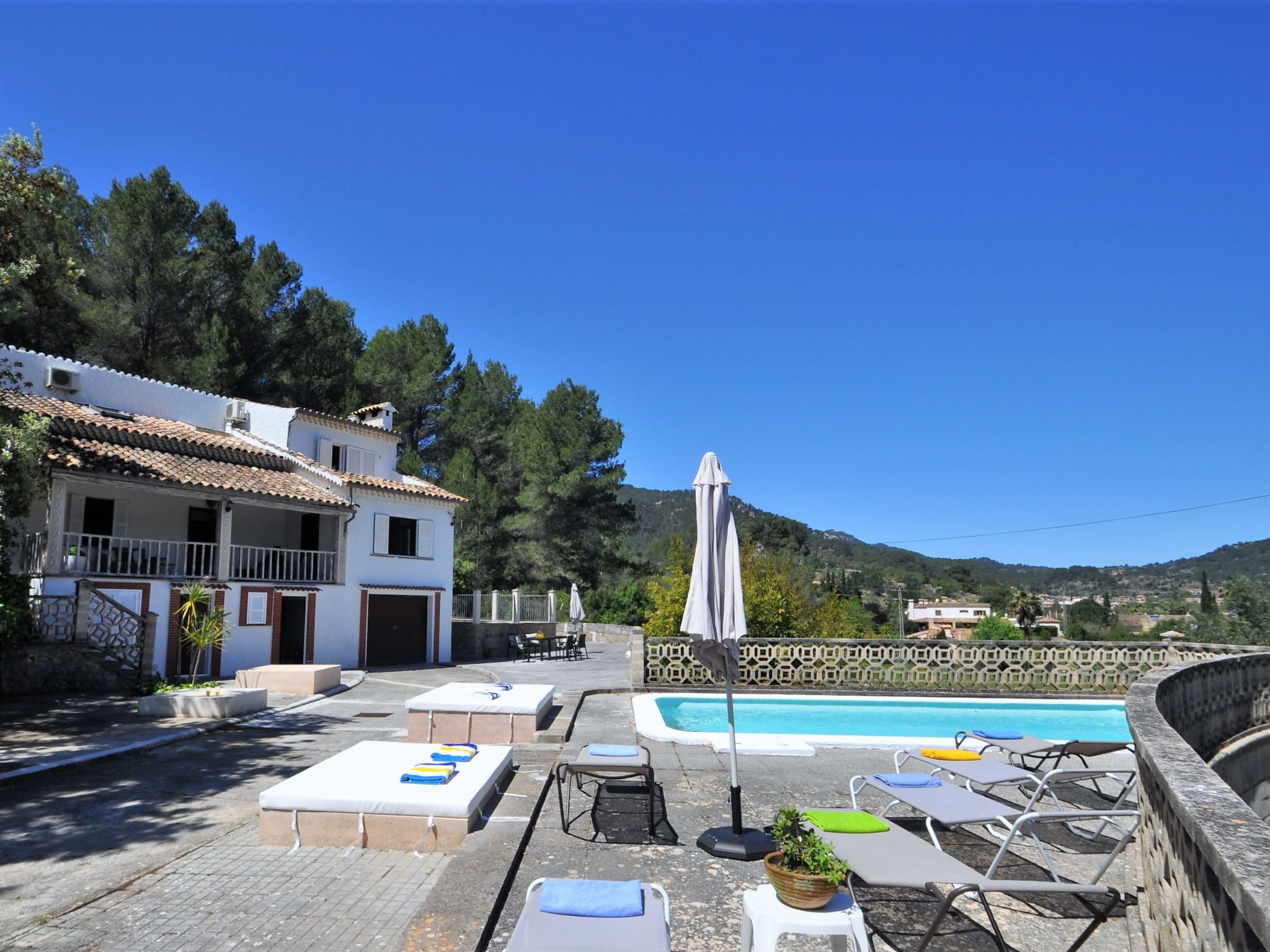 Villa con piscina privada, wifi, aire acondicionado y vistas a montaña ideal pa