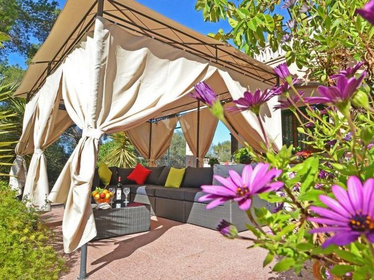Search and Stay destination El Toro, IB - Spain from AU$ 464. Benestar