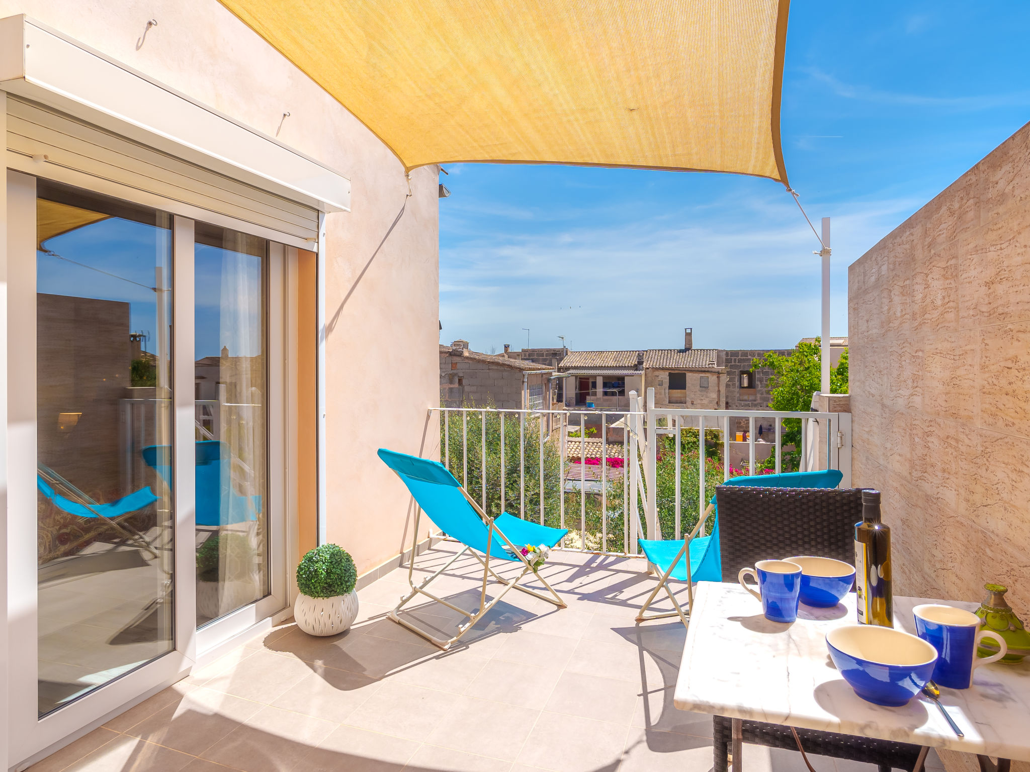 "Yoko", appartement 2-kamers 70 m2 op de 1e verdieping. Het objekt is geschikt voor 2 volwassenen. Licht, volledig gerenoveerd, comfortabel en modern ingericht: open woonkamer met Sat-TV, Digitale TV,..