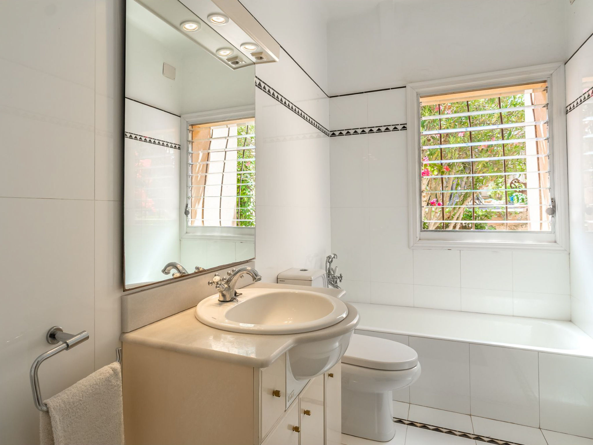 Stijlvolle villa direct aan zee in Colònia Sant Jordi, Mallorca - foto 22