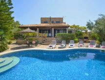 Villa mit Garten, Grill und Terrasse