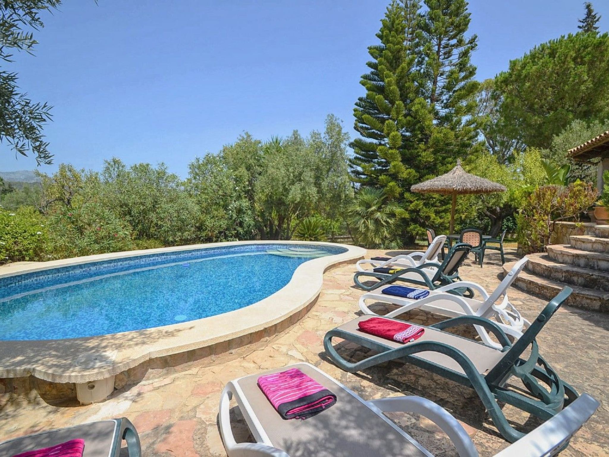 Villa mit Garten, Grill und Terrasse