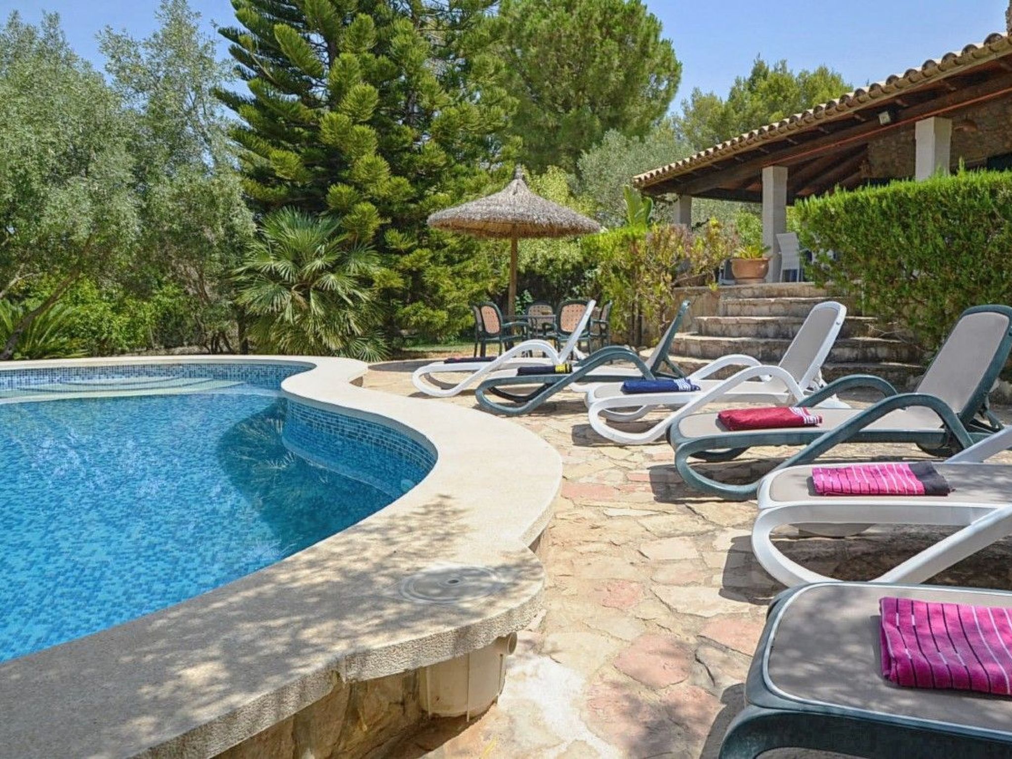 Villa mit Garten, Grill und Terrasse-Draußen