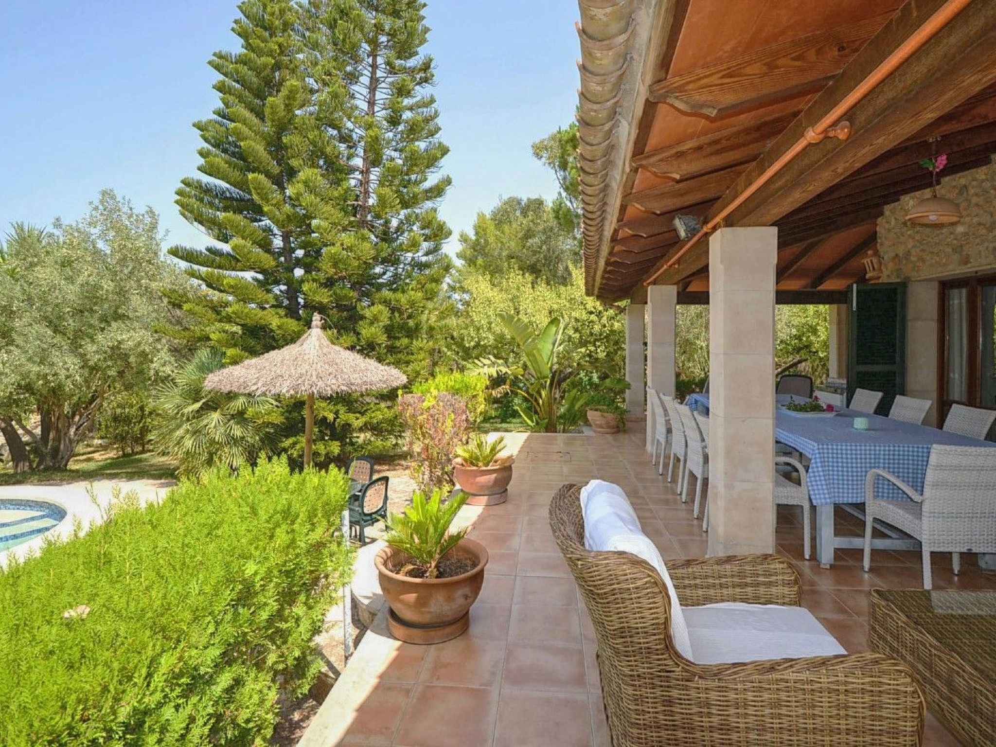 Villa mit Garten, Grill und Terrasse-Draußen