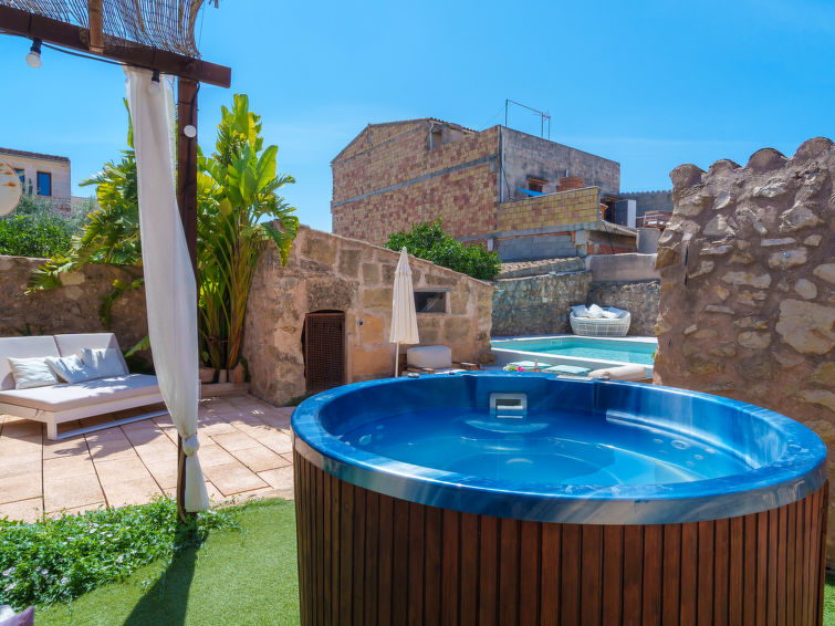 Search and Stay destination Vilafranca de Bonany, IB - Spain from AU$ 411. Cas padri