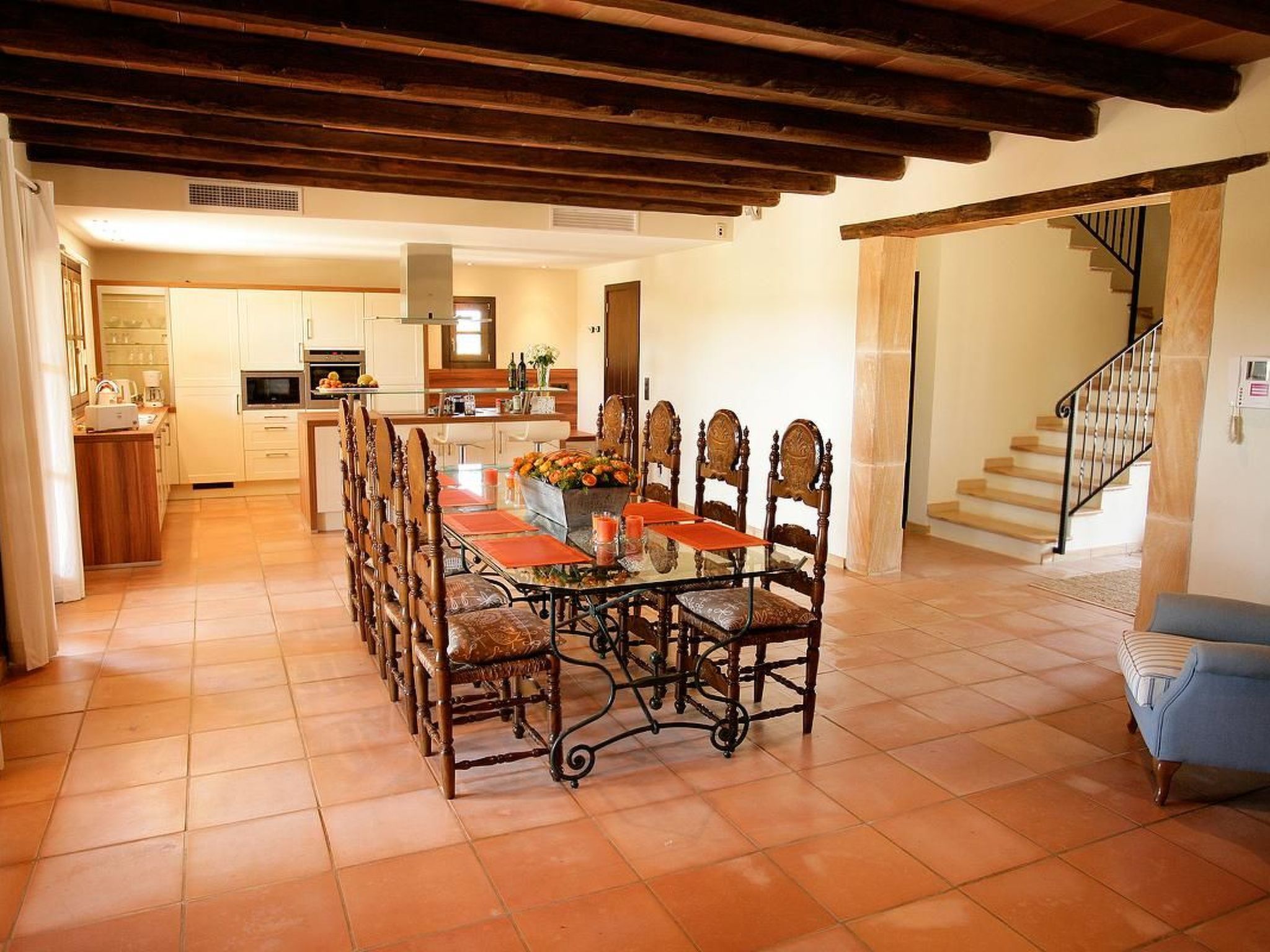 Mit großem Pool,  parkähnlichen Garten-Image-tags.info