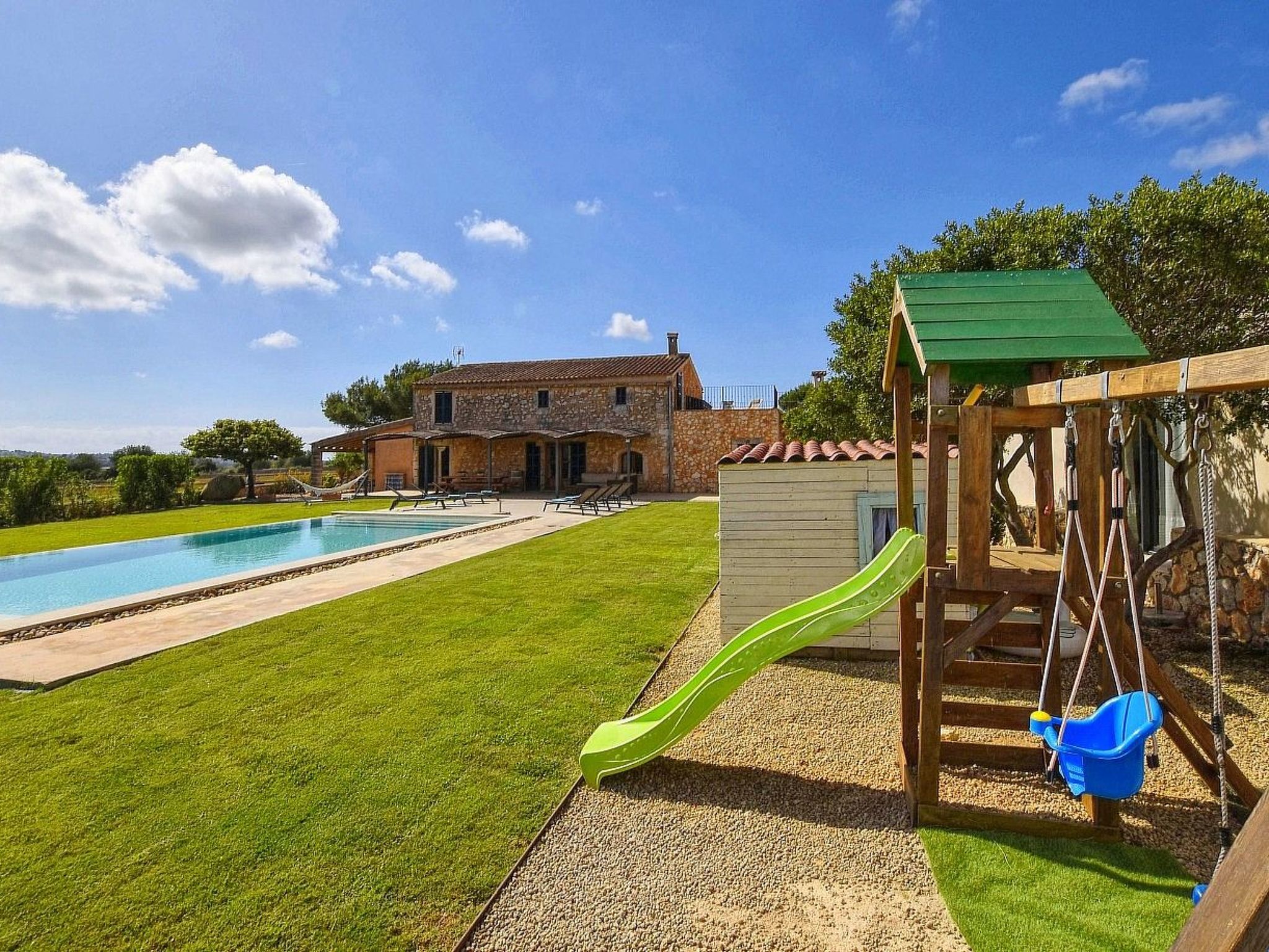 Luxuriöse Finca im modernen Stil mit Pool und Klimaanlage