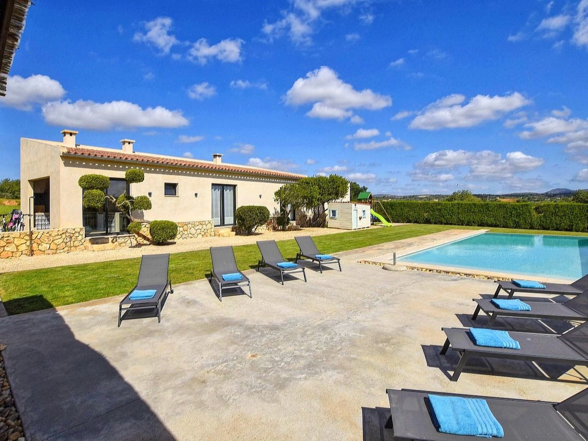 Luxuriöse Finca im modernen Stil mit Pool und Klimaanlage-Image-tags.info