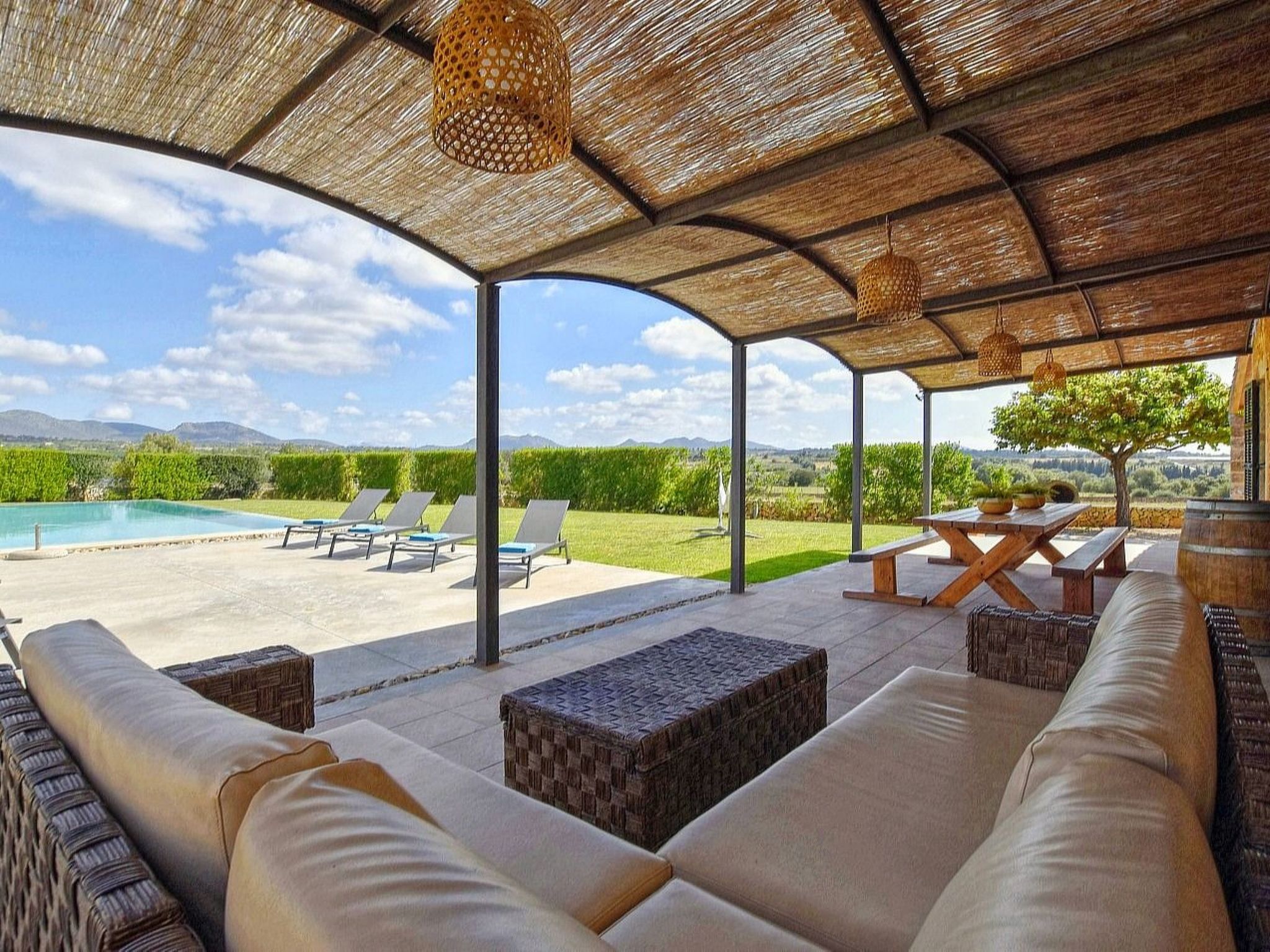 Luxuriöse Finca im modernen Stil mit Pool und Klimaanlage-Image-tags.info