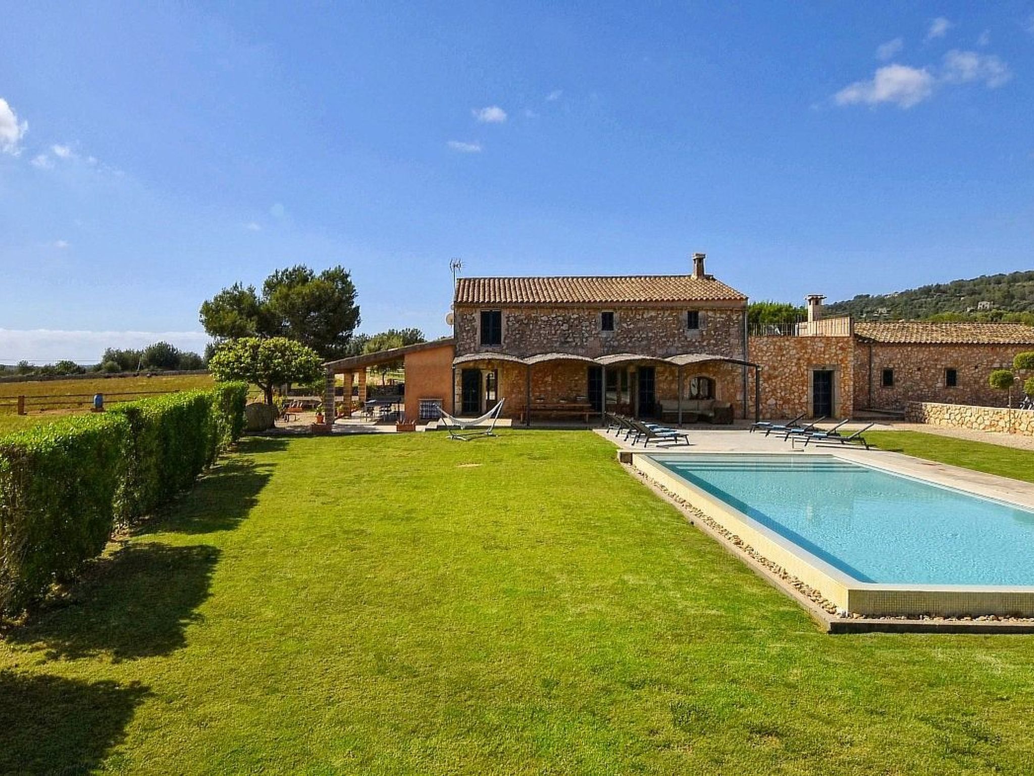 Luxuriöse Finca im modernen Stil mit Pool und Klimaanlage-Image-tags.info