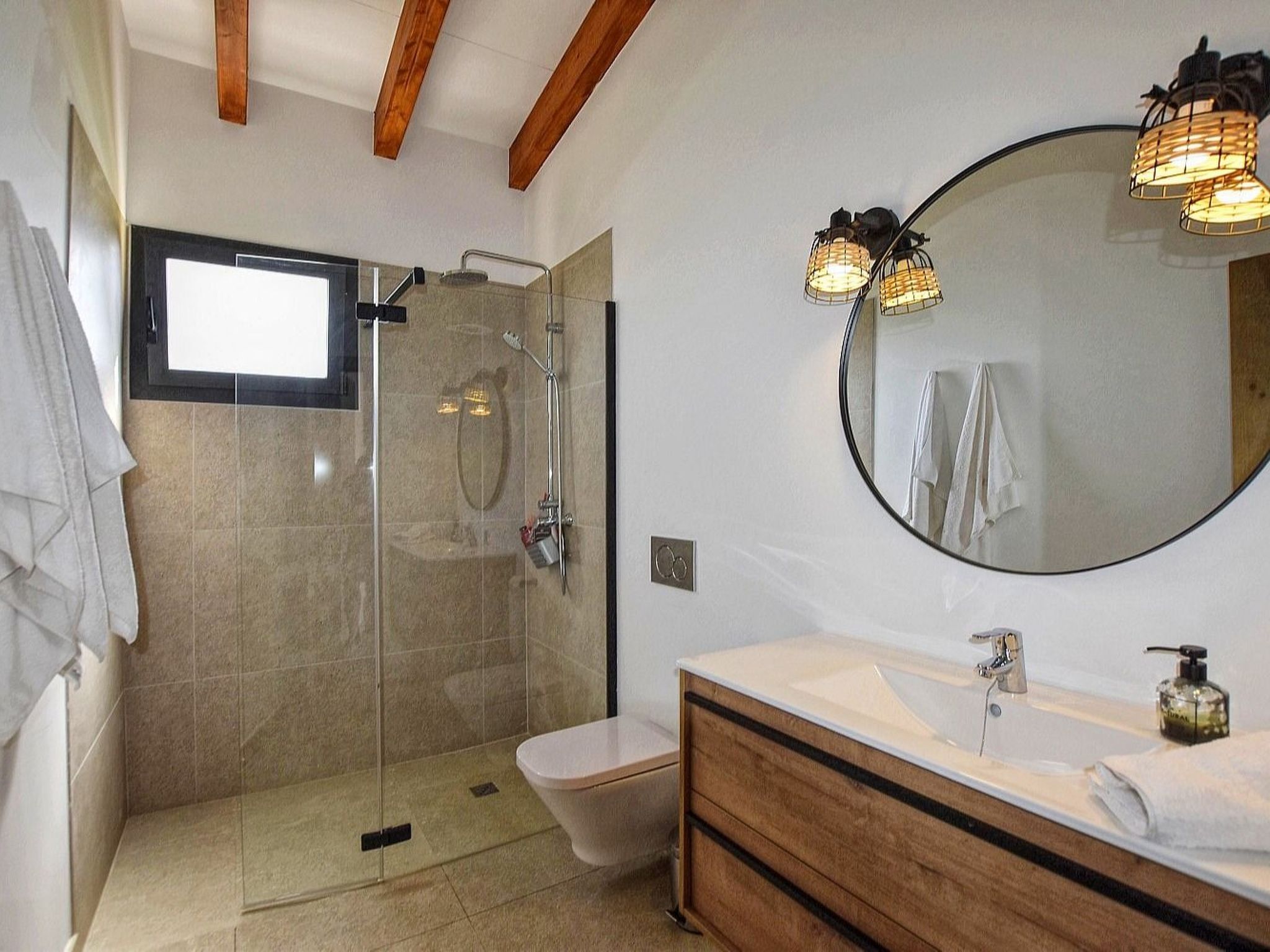 Luxuriöse Finca im modernen Stil mit Pool und Klimaanlage-Image-tags.info