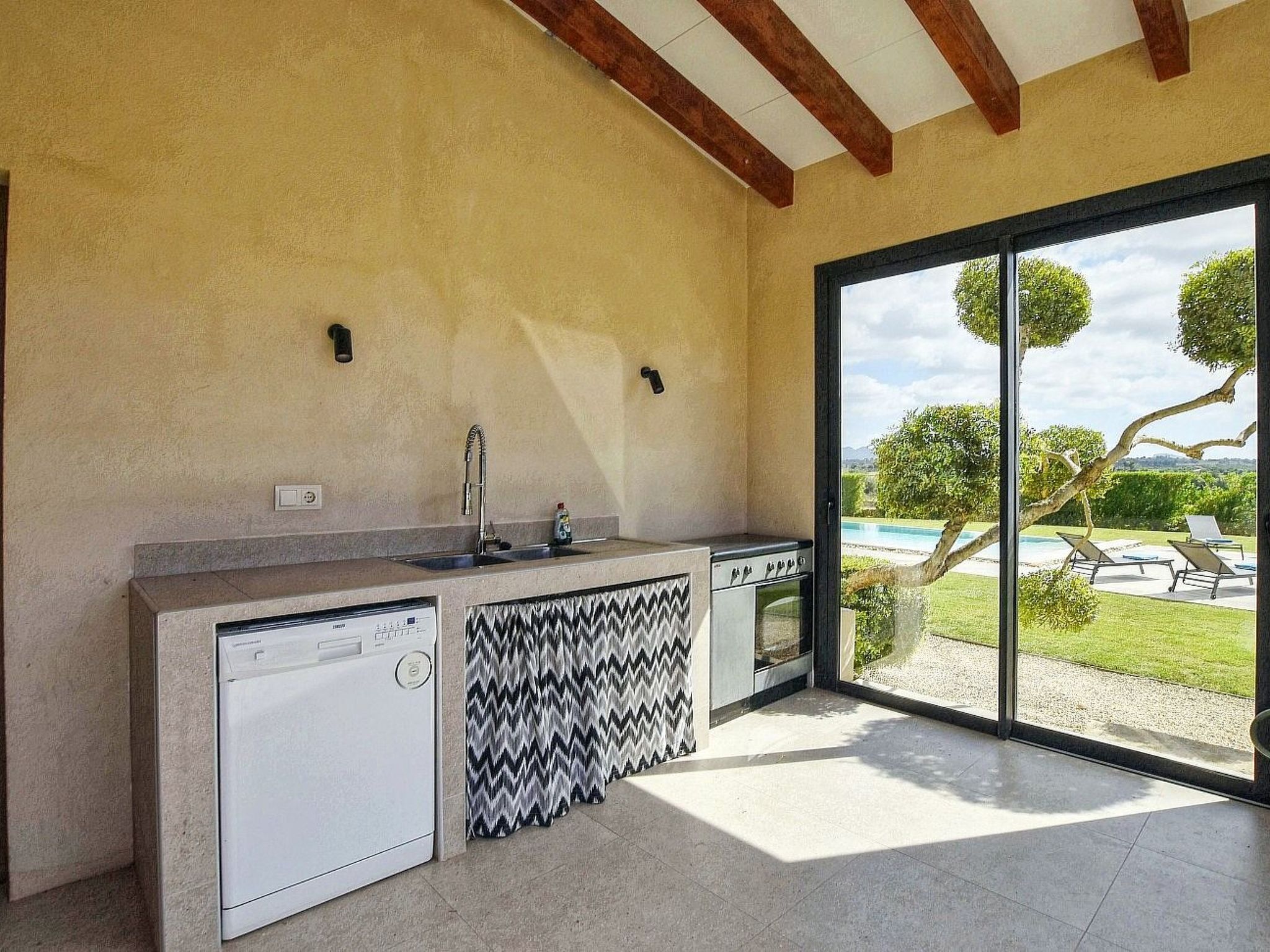 Luxuriöse Finca im modernen Stil mit Pool und Klimaanlage-Image-tags.info