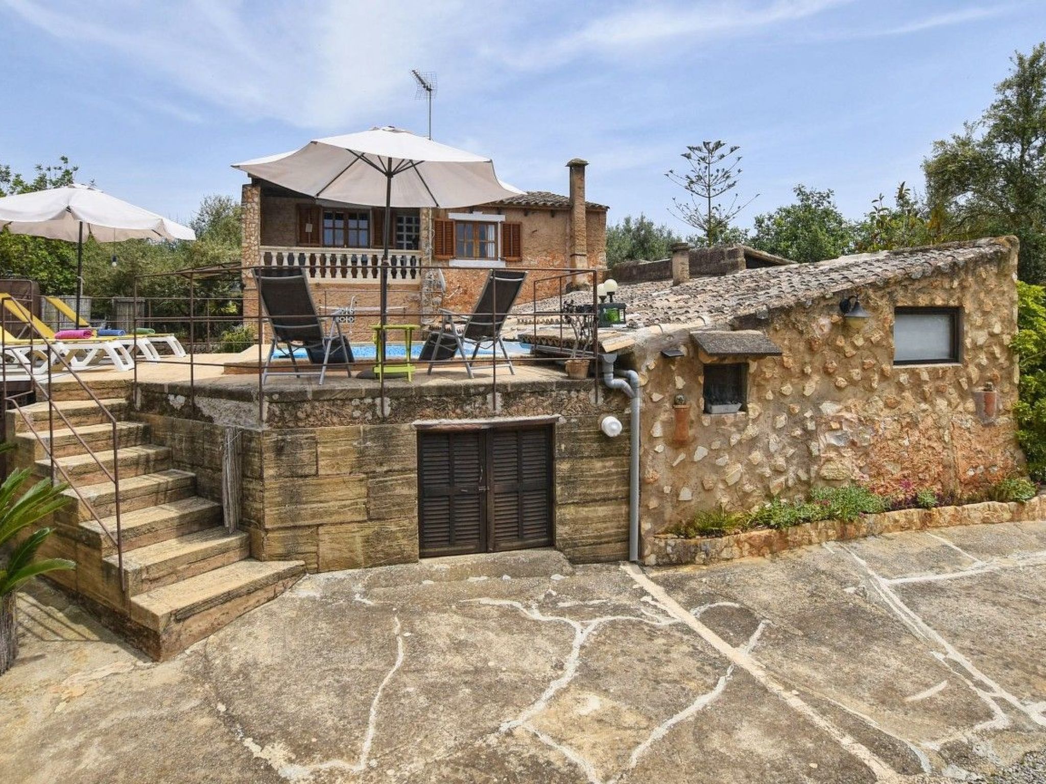 Mit privatem Pool - Image-tags.info