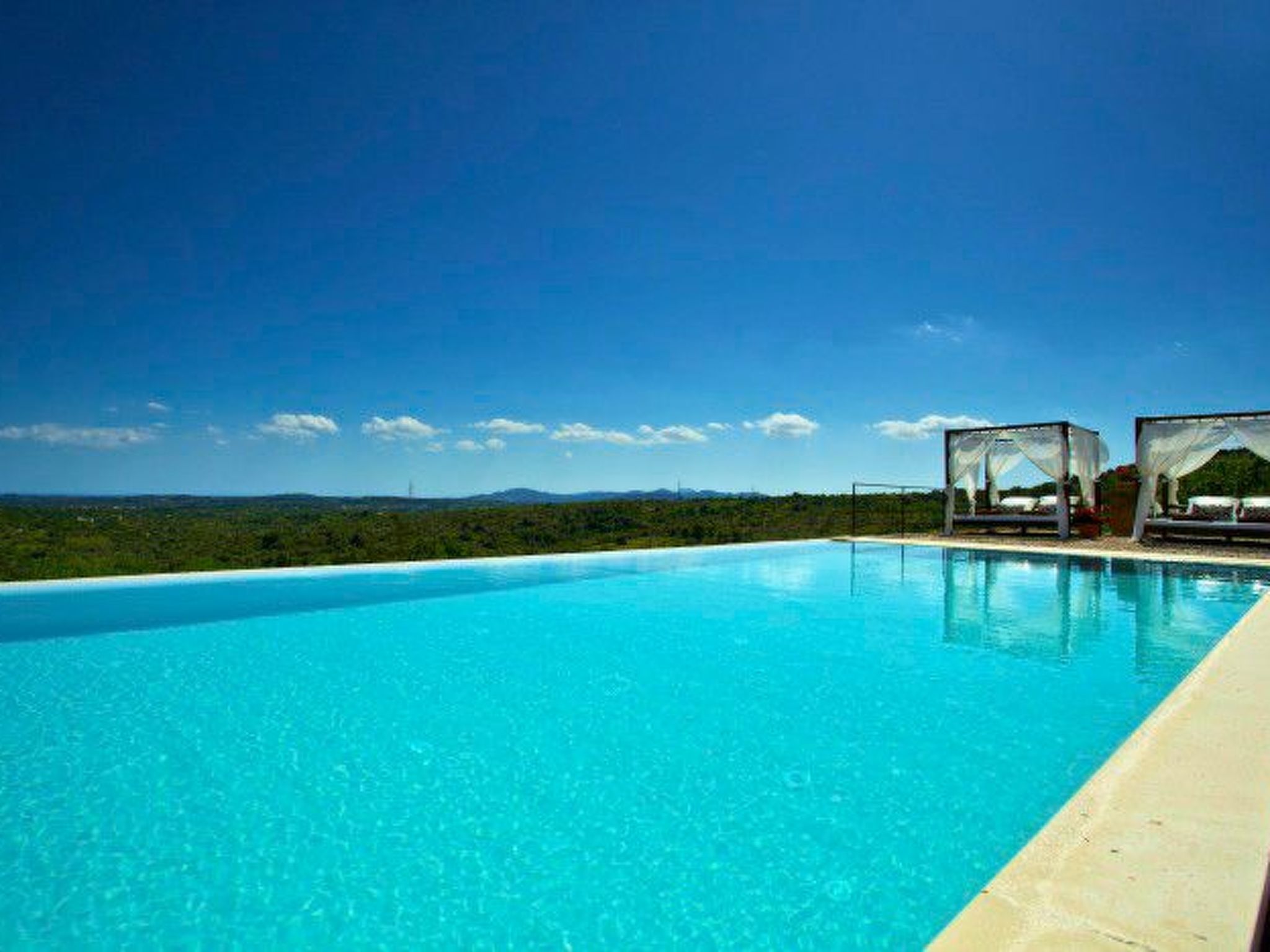 Luxuriöses Landhaus für 16 Personen mit Pool und Panoramablick