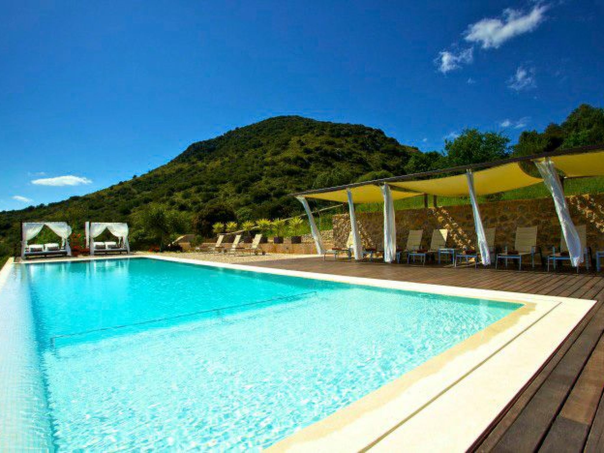 Luxuriöses Landhaus für 16 Personen mit Pool und Panoramablick - Drinnen