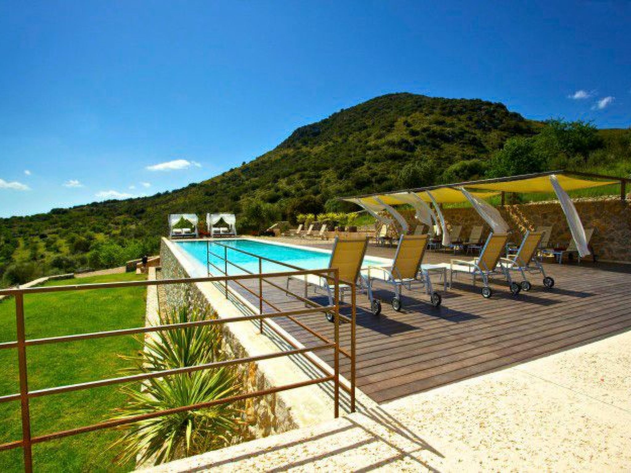 Luxuriöses Landhaus für 16 Personen mit Pool und Panoramablick