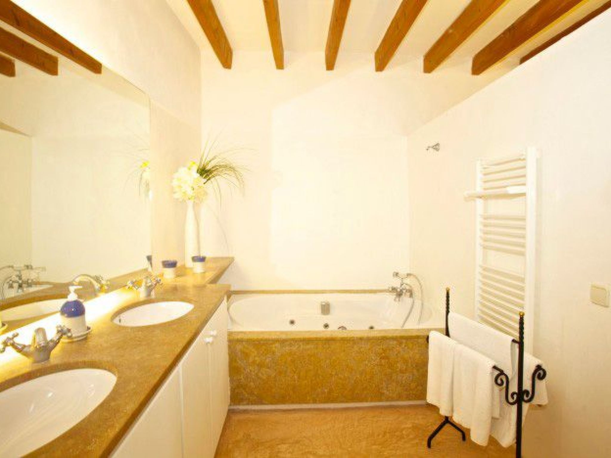 Luxuriöses Landhaus für 16 Personen mit Pool und Panoramablick - Drinnen