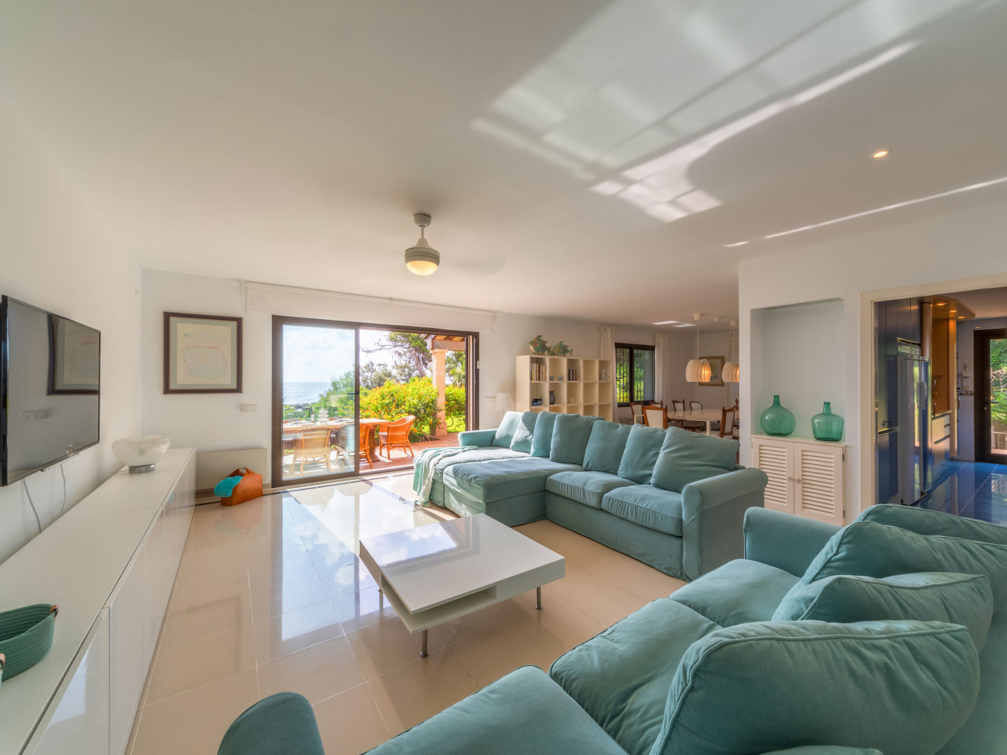 Villa ES Pinaro - Beach Front by PriorityVillas – Séjour, photo 10 sur 29