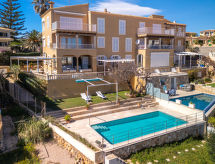 Semesterhus Magrana Over The Sea (Private Pool).