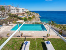 Semesterhus Magrana Over The Sea (Private Pool).