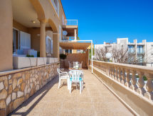 Semesterhus Magrana Over The Sea (Private Pool).