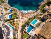 Semesterhus Magrana Over The Sea (Private Pool).