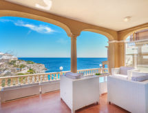 Semesterhus Magrana Over The Sea (Private Pool).