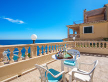 Semesterhus Magrana Over The Sea (Private Pool).