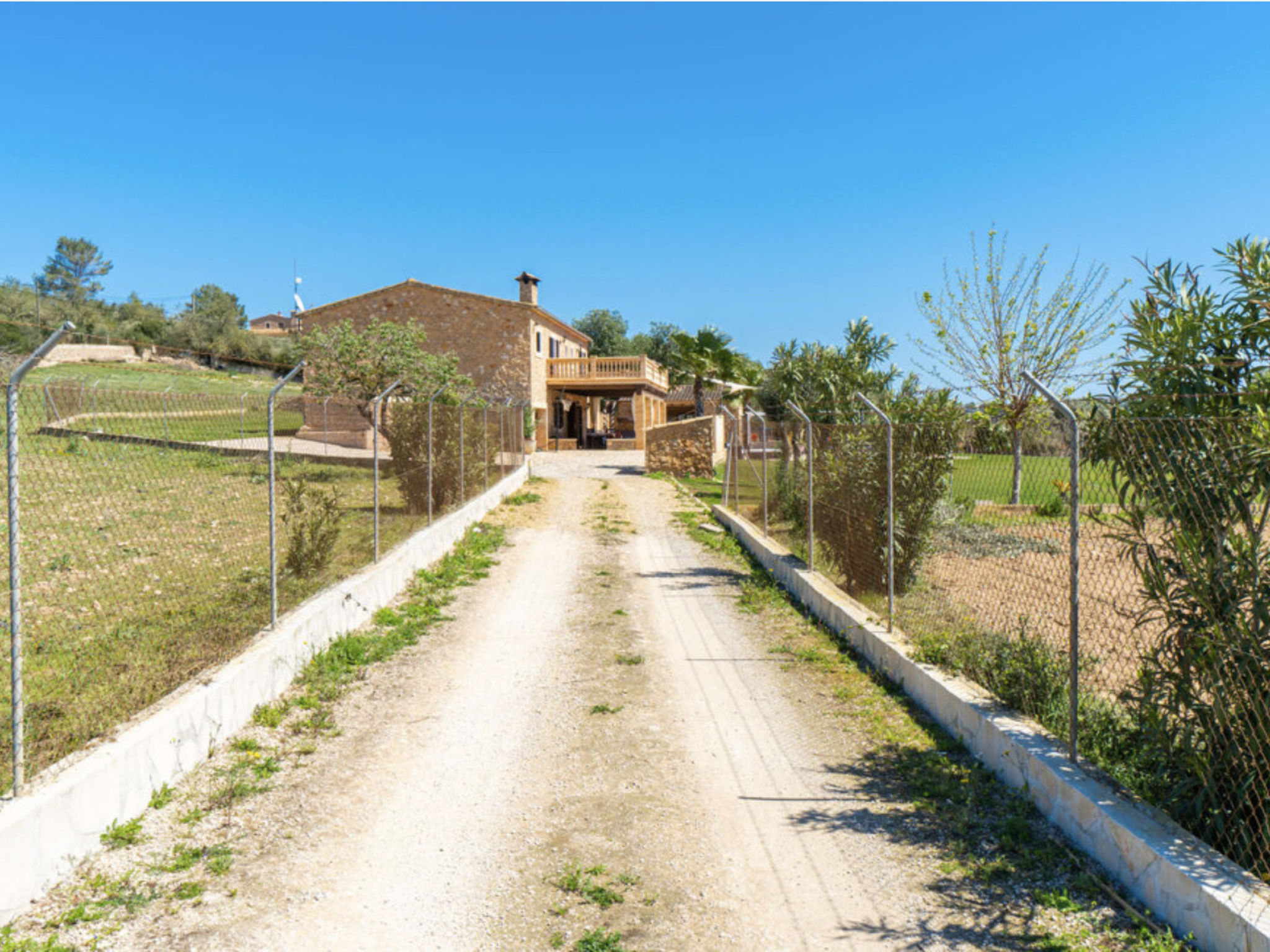Photo of VILLA LORENZO MANACOR by PriorityVillas