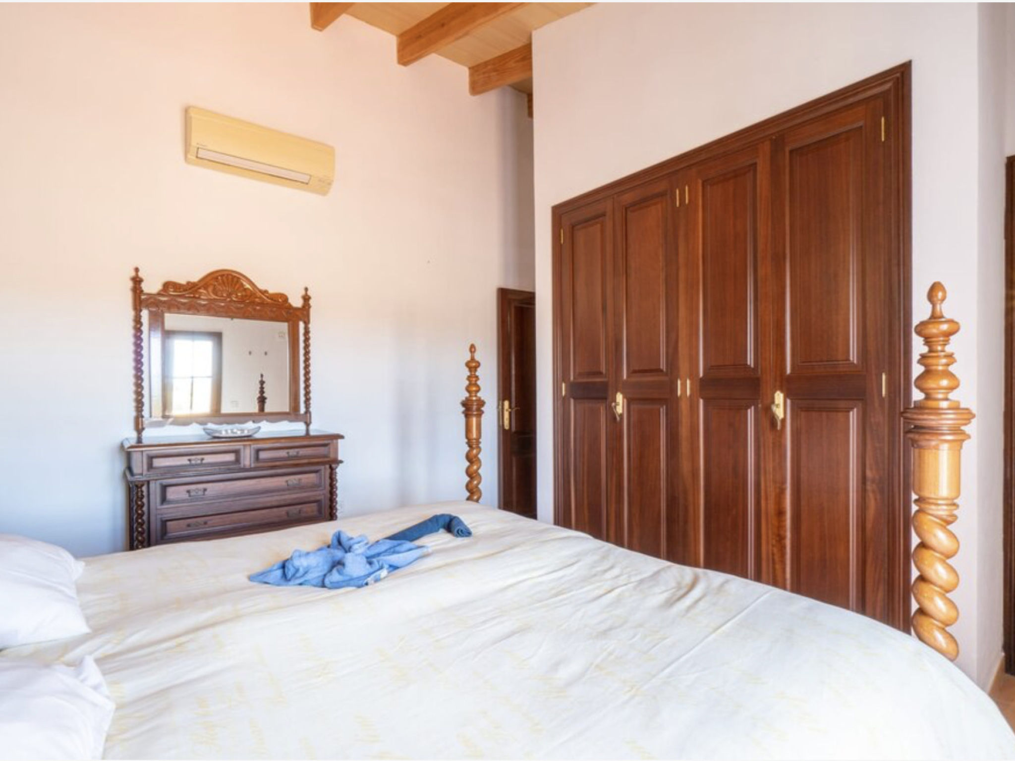 Photo of VILLA LORENZO MANACOR by PriorityVillas