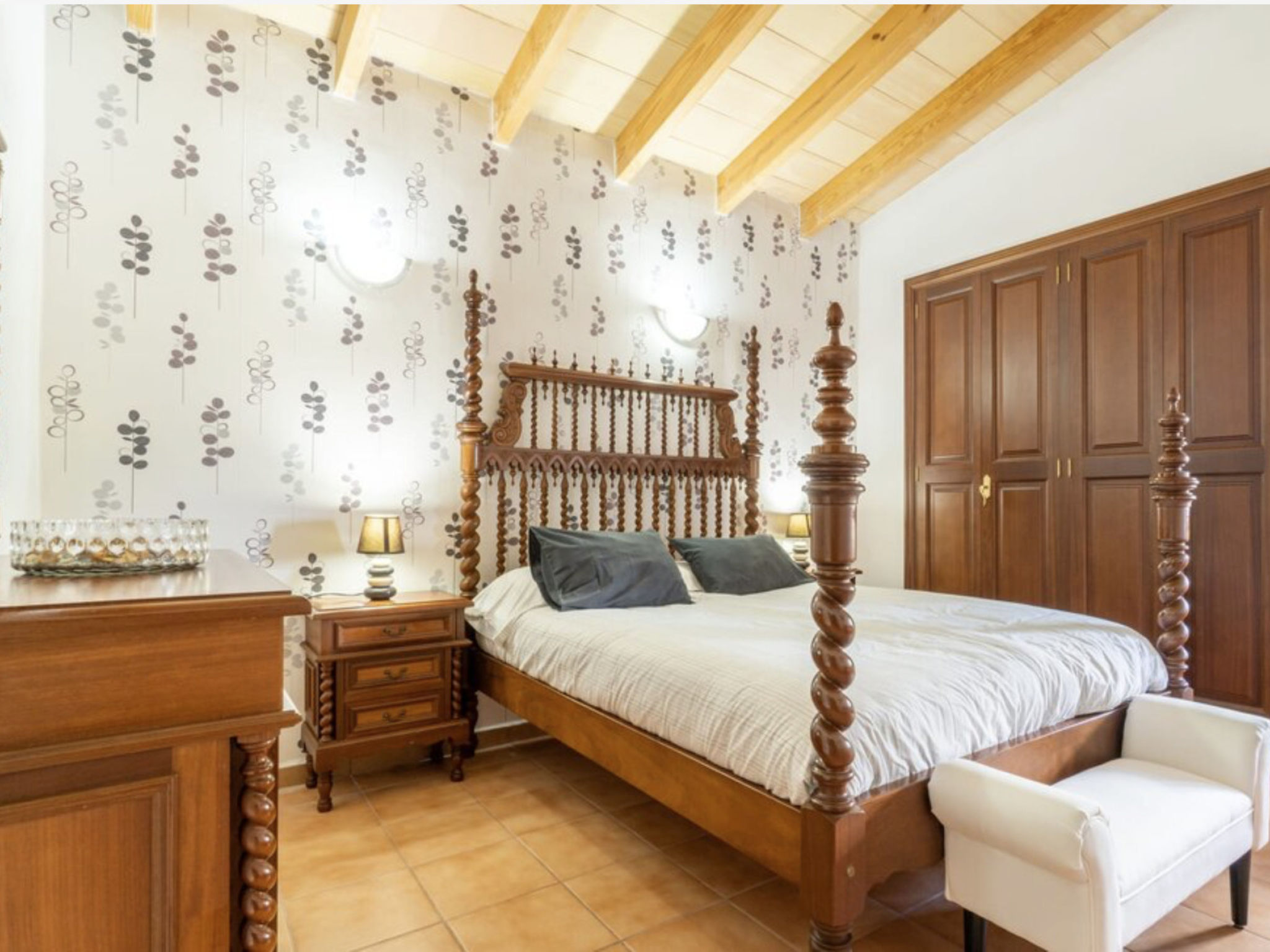 Photo of VILLA LORENZO MANACOR by PriorityVillas