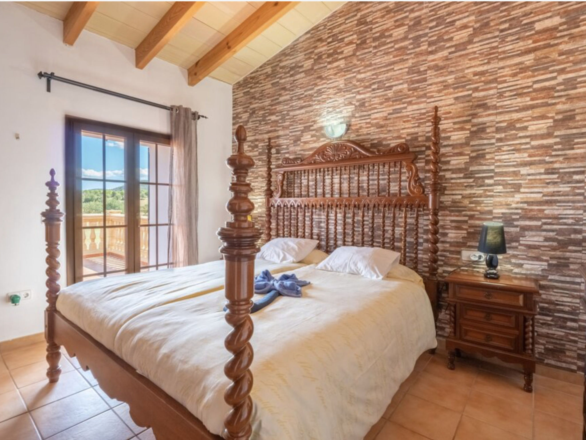 Photo of VILLA LORENZO MANACOR by PriorityVillas