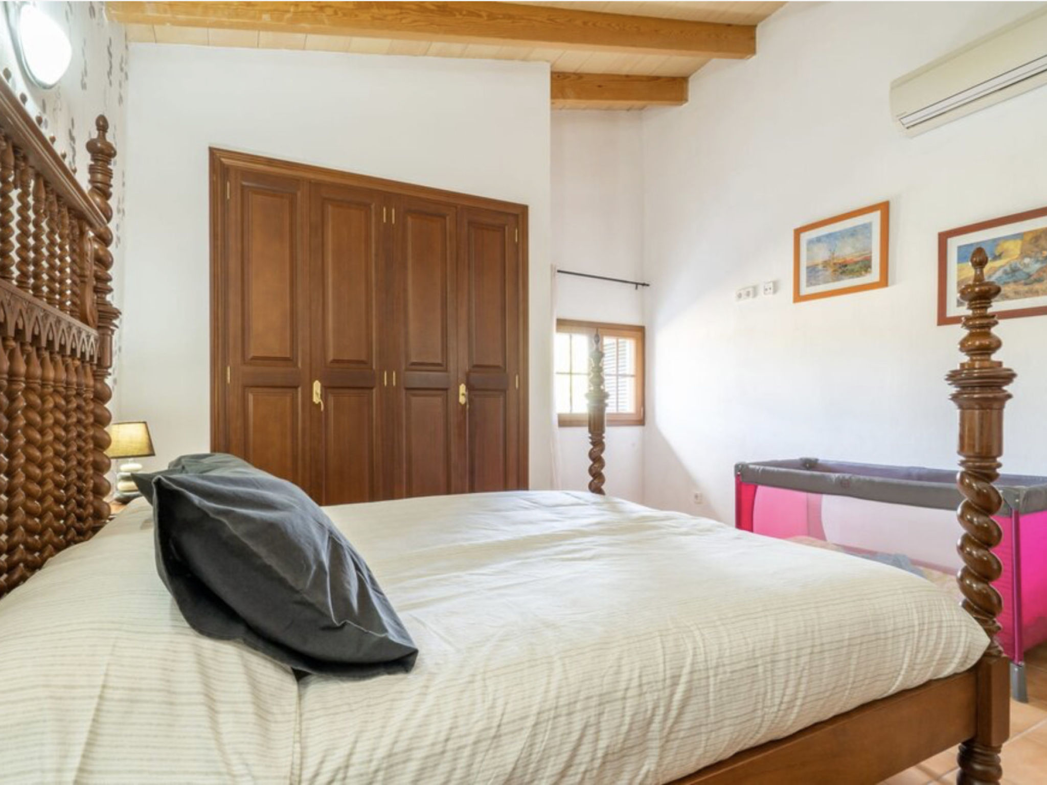 Photo of VILLA LORENZO MANACOR by PriorityVillas