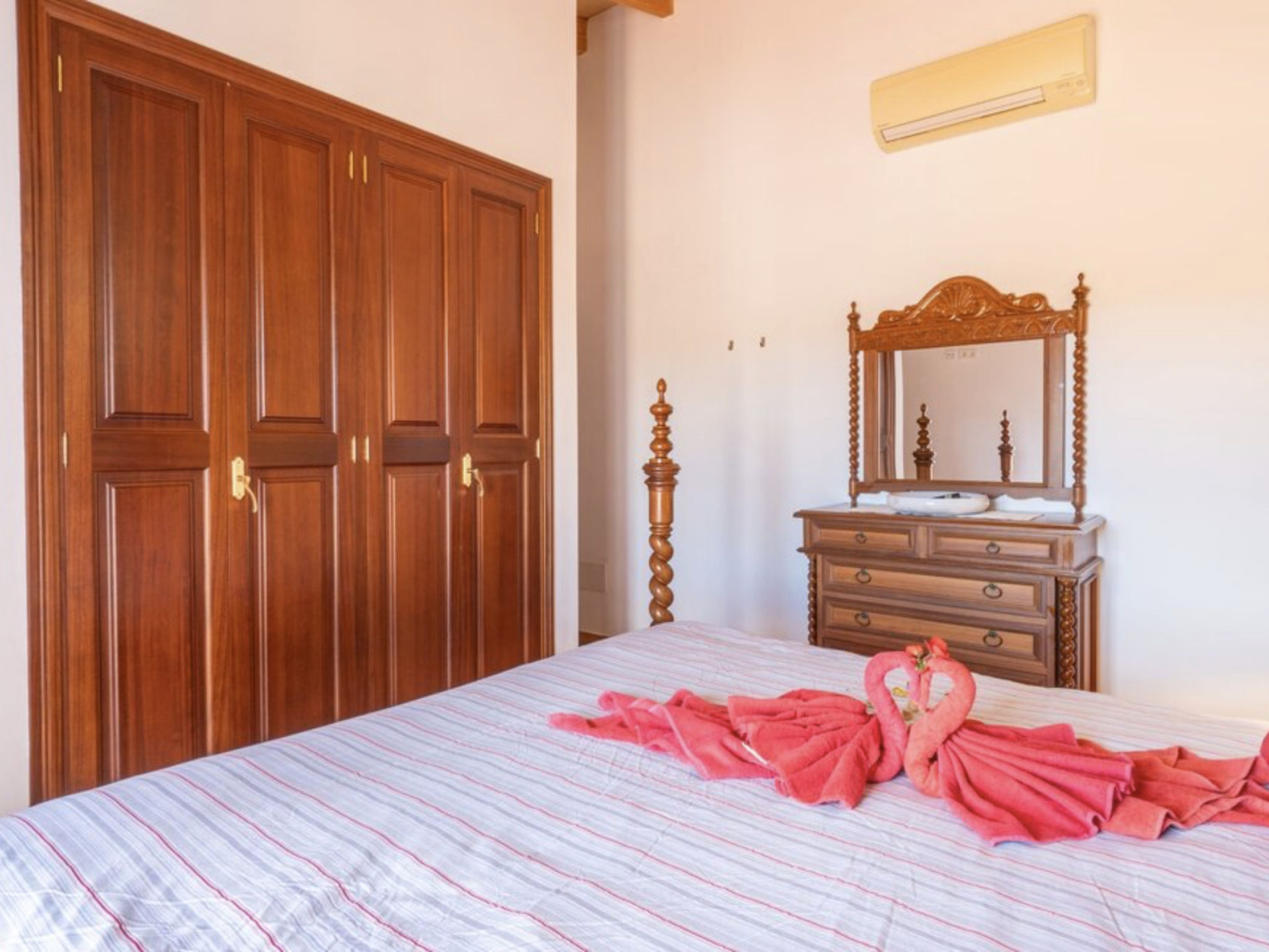 Photo of VILLA LORENZO MANACOR by PriorityVillas