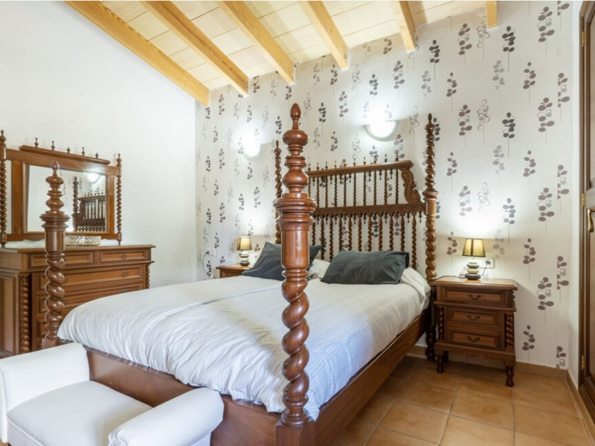 Photo of VILLA LORENZO MANACOR by PriorityVillas