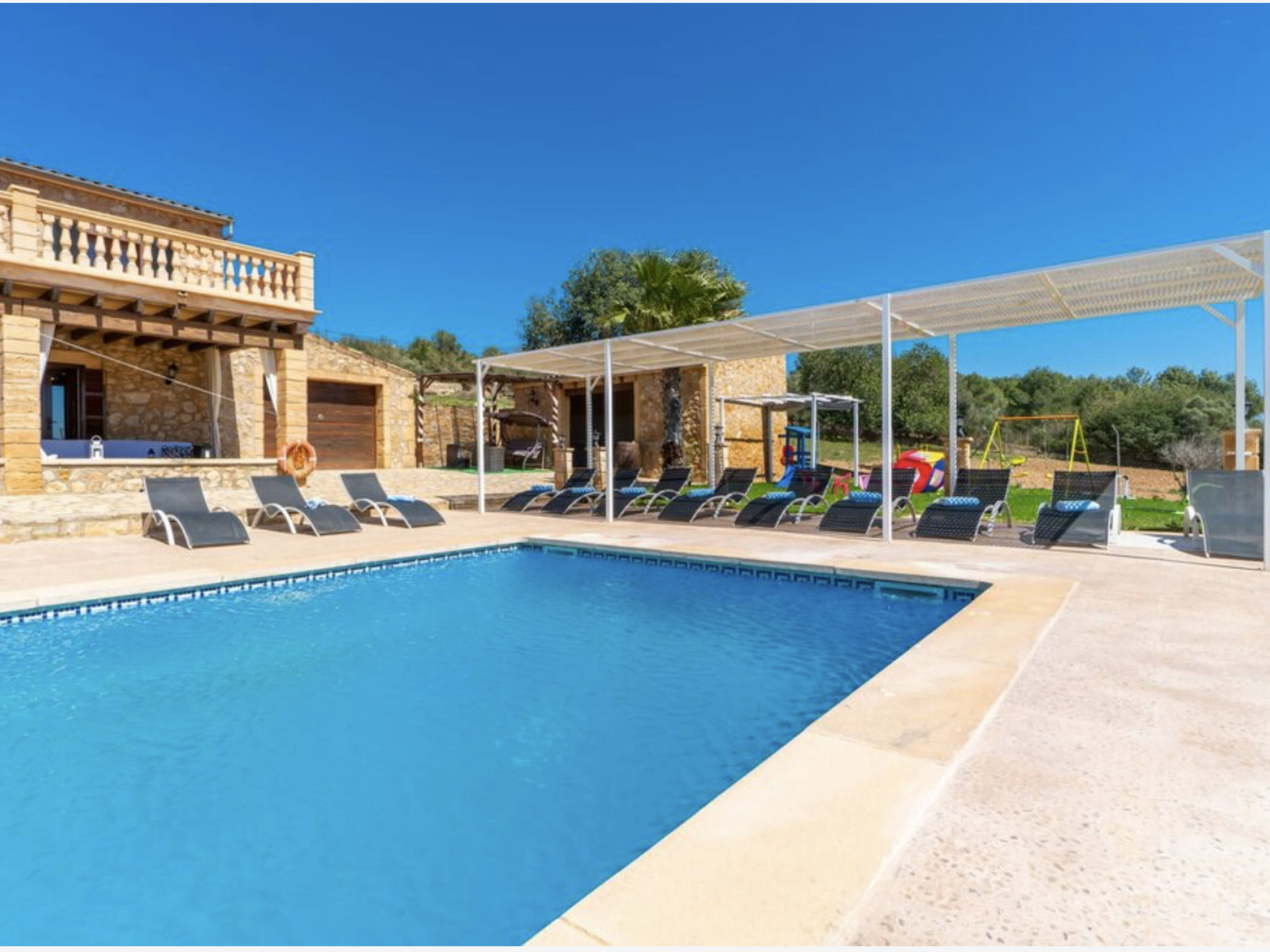 Photo of VILLA LORENZO MANACOR by PriorityVillas