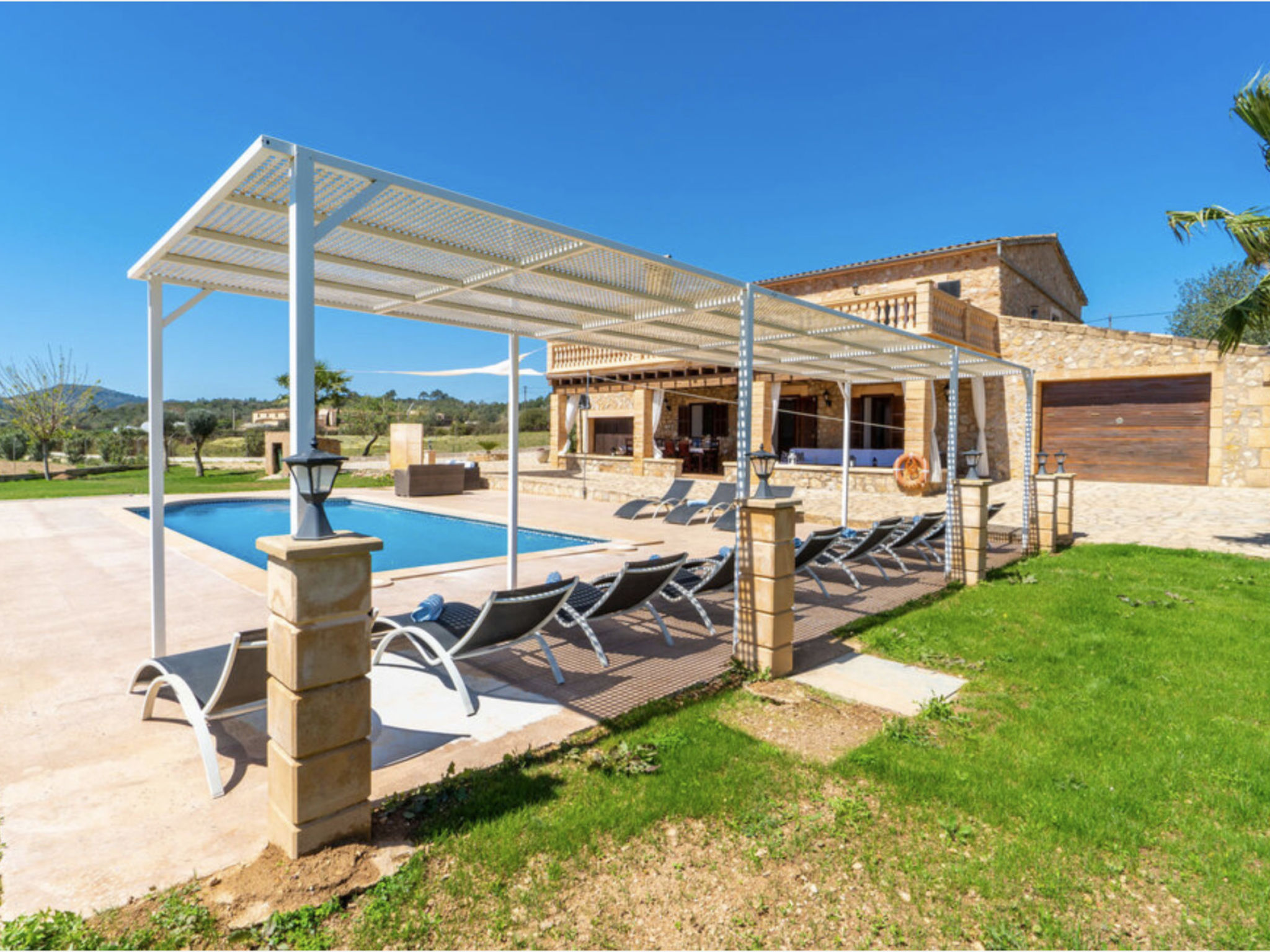 Photo of VILLA LORENZO MANACOR by PriorityVillas