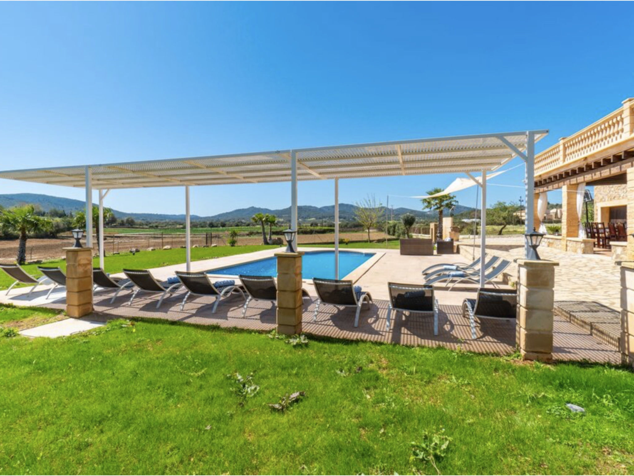 Photo of VILLA LORENZO MANACOR by PriorityVillas