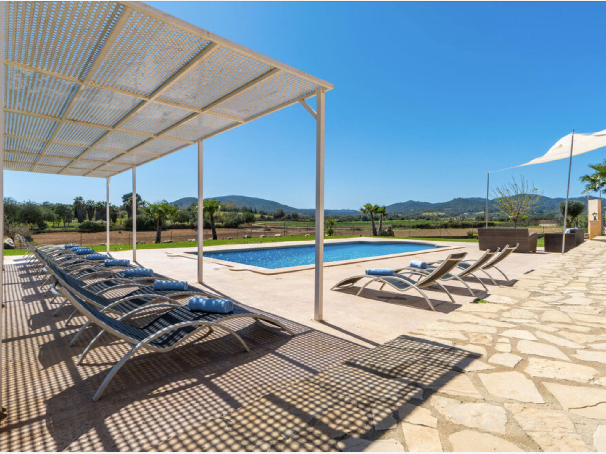 Photo of VILLA LORENZO MANACOR by PriorityVillas