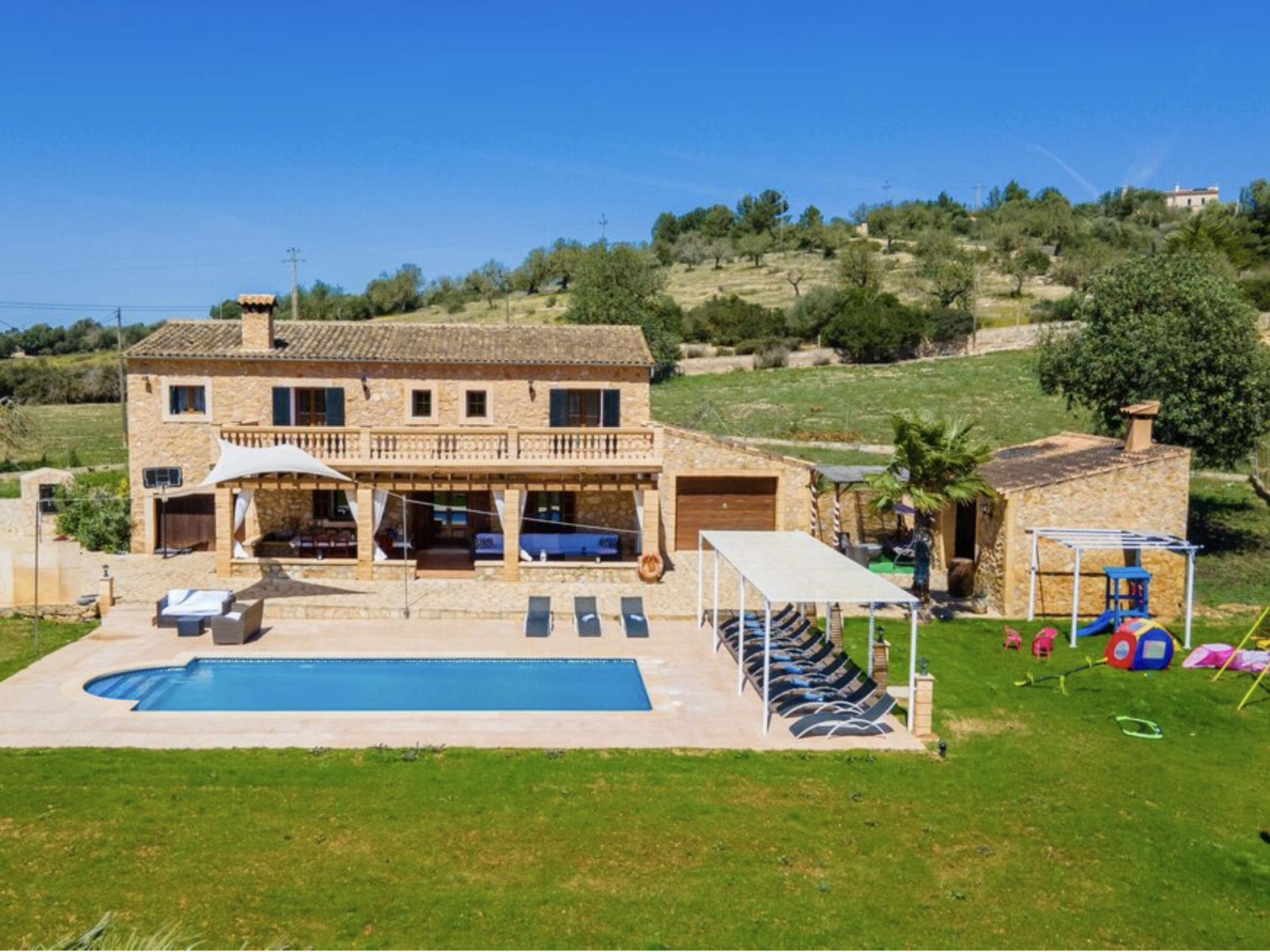 Photo of VILLA LORENZO MANACOR by PriorityVillas