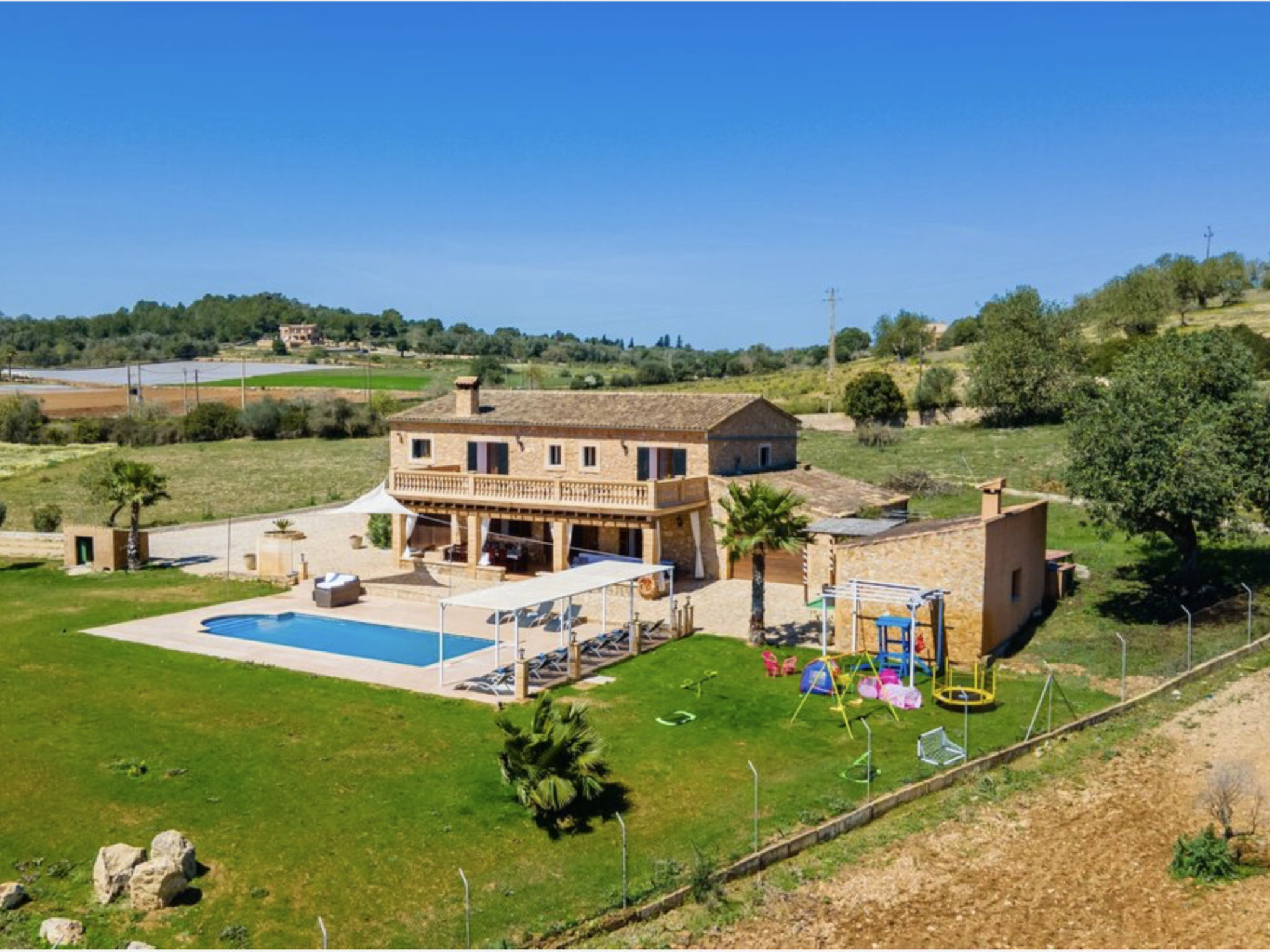 Photo of VILLA LORENZO MANACOR by PriorityVillas