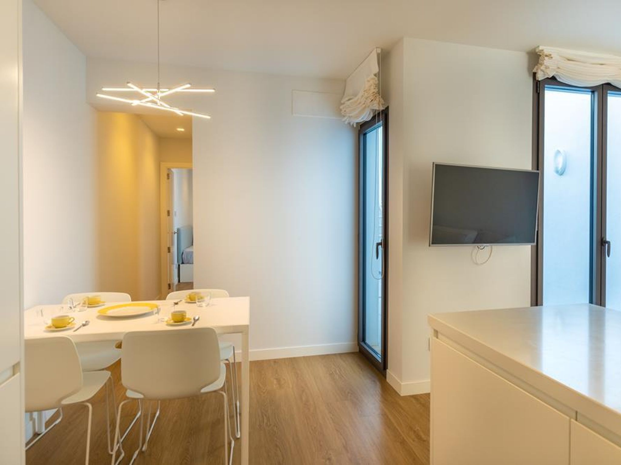 "Sillot", huis 3-kamers 70 m2. Het objekt is geschikt voor 3 volwassenen. Woon-/eetkamer met Sat-TV en Flatscreen TV. 1 2-pers. kamer met 2 bedden (90 cm, lengte 200 cm). 1 2-pers. kamer met 1 2-pers ..
