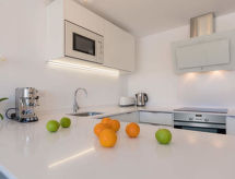 Sfeervol appartement aan zee in S'Illot met panoramisch uitzicht op meer en zee - thumbnail 2