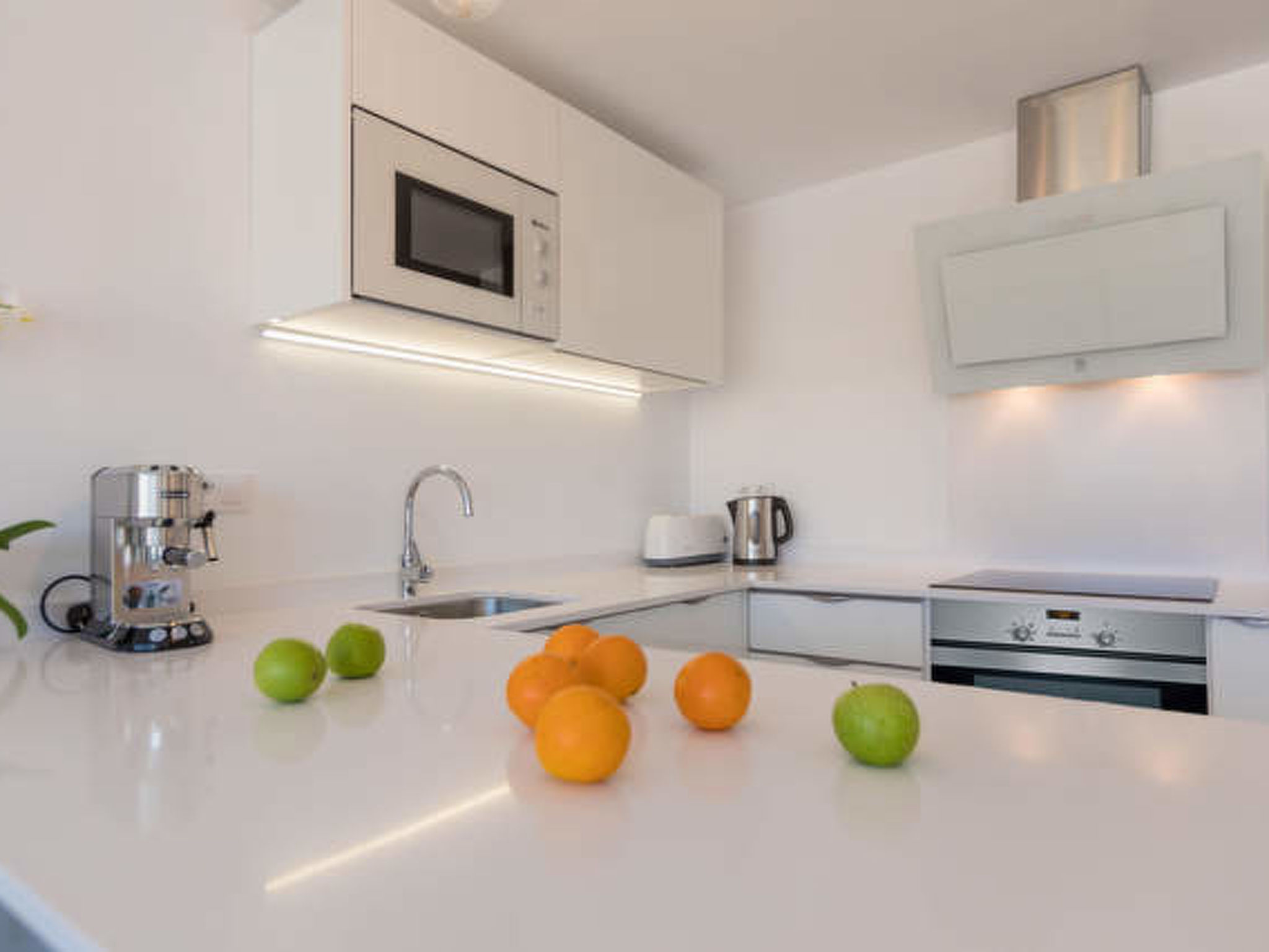 Sfeervol appartement aan zee in S'Illot met panoramisch uitzicht op meer en zee - foto 2