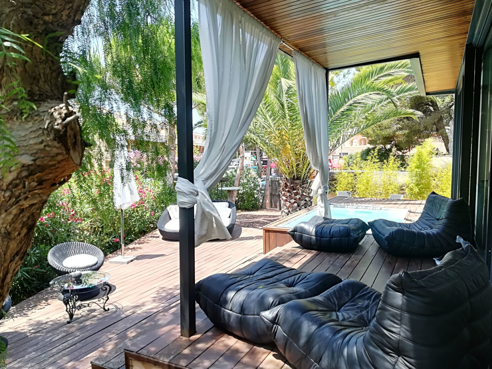 Villa op 150 meter van het strand van Cala Mendia. Gelegen in een rustige woonwijk.
Ideaal voor een vakantie met het gezin.
Op 2 km van de stad Porto Cristo.
Het ligt dicht bij winkels, restaurants, i..