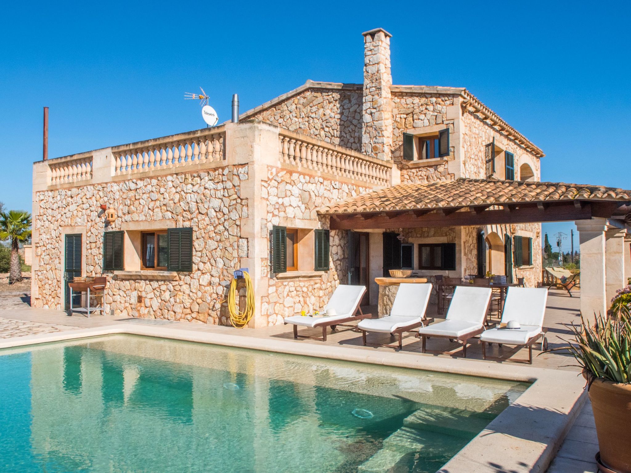 Finca 'Can Teco' mit Terrasse — view 1 of 20