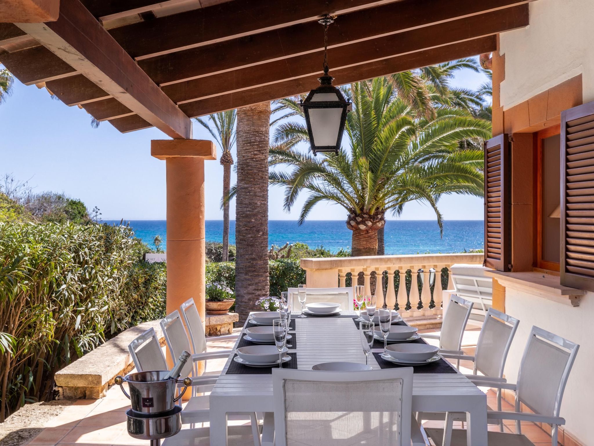 Mit Wasserblick-Binnen