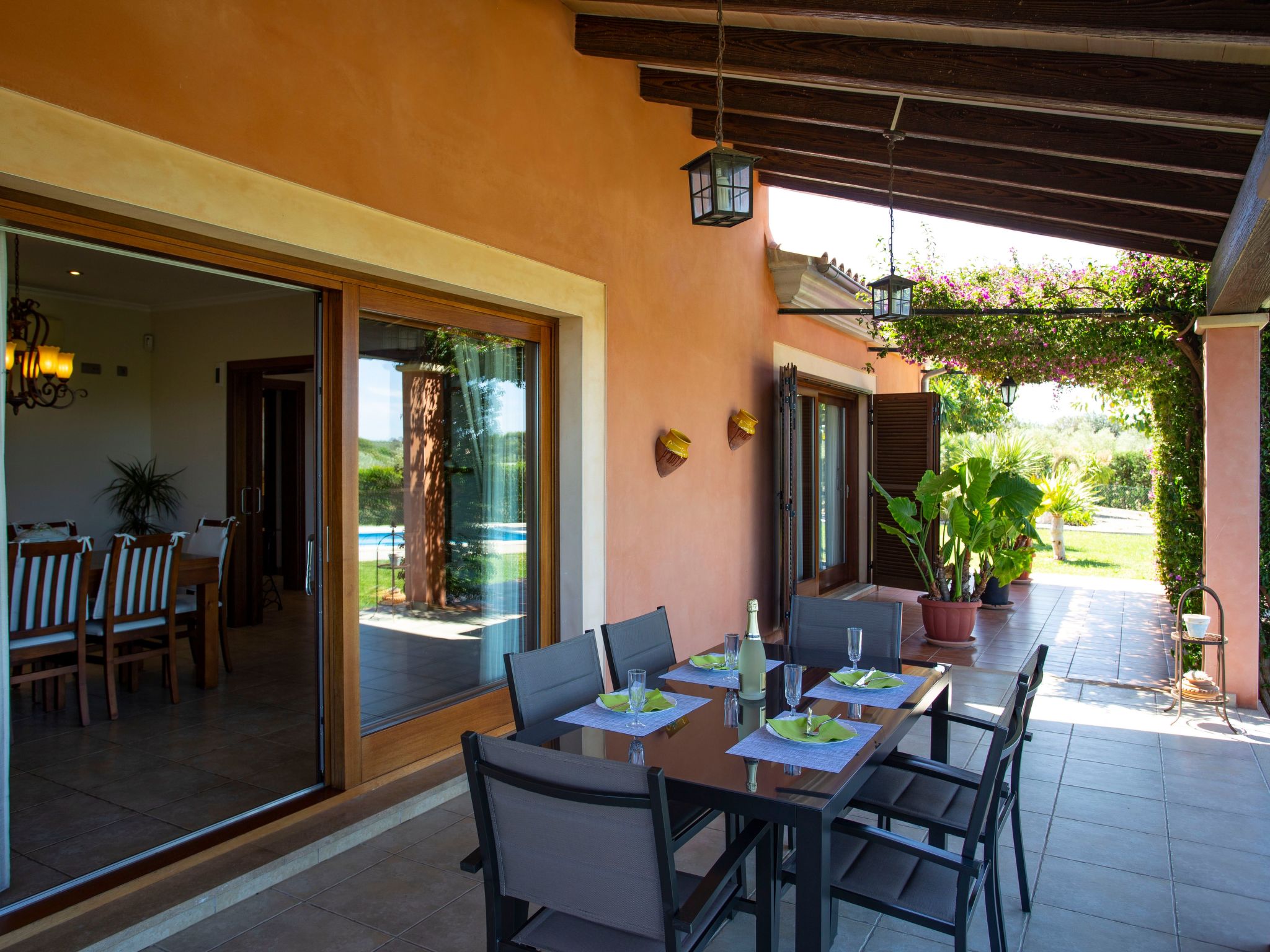 Finca Oliveres-Binnen